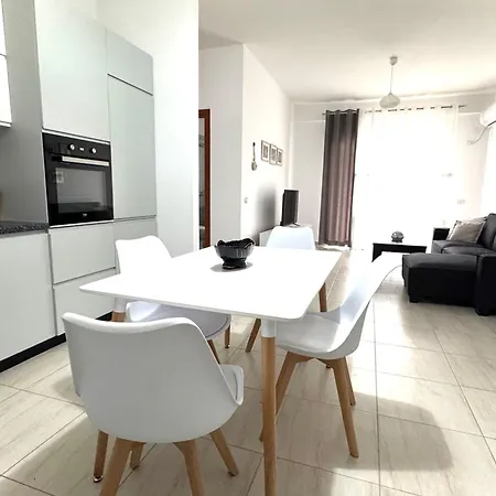 Seaside Retreat דירה *
